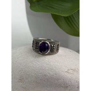 925 Sterling Silver Amethyst & Marcasite Ring Size 6.5