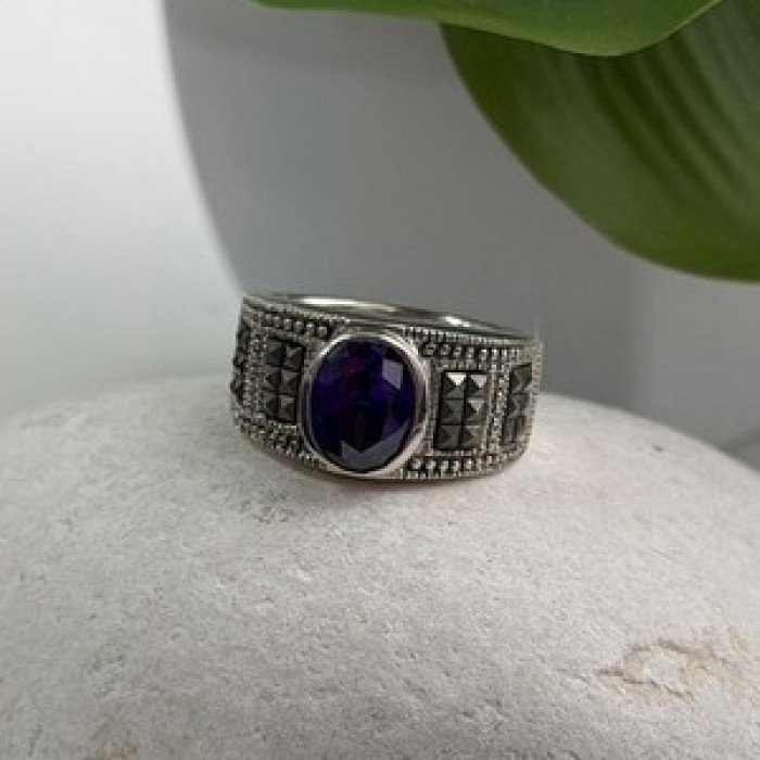 925 Sterling Silver Amethyst & Marcasite Ring Size 6.5
