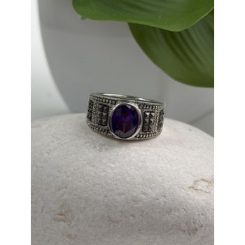 925 Sterling Silver Amethyst & Marcasite Ring Size 6.5