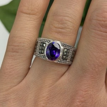 925 Sterling Silver Amethyst & Marcasite Ring Size 6.5