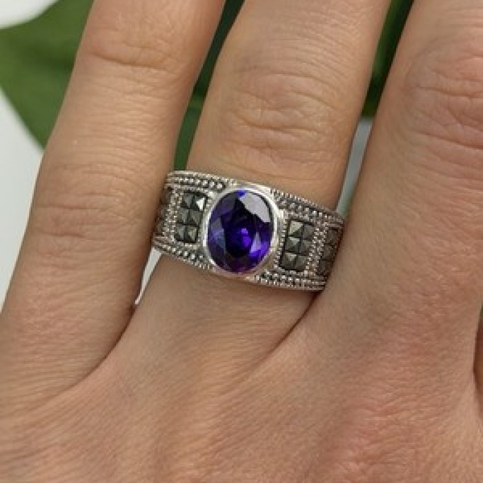 925 Sterling Silver Amethyst & Marcasite Ring Size 6.5