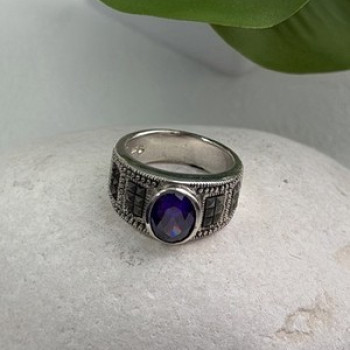 925 Sterling Silver Amethyst & Marcasite Ring Size 6.5