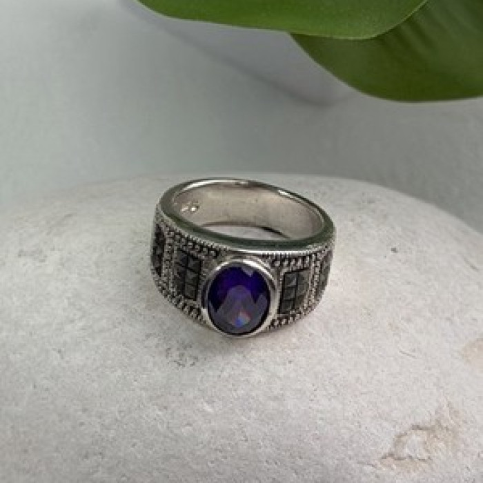 925 Sterling Silver Amethyst & Marcasite Ring Size 6.5