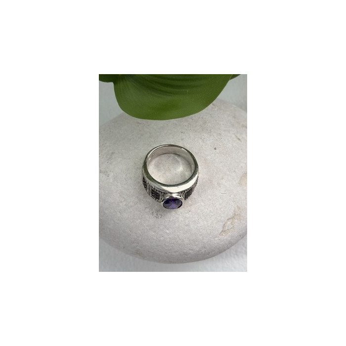 925 Sterling Silver Amethyst & Marcasite Ring Size 6.5