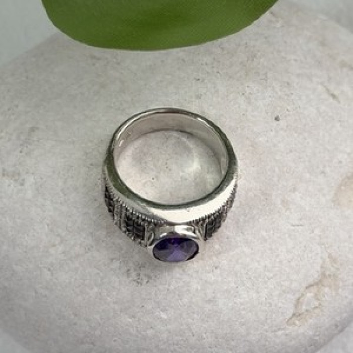 925 Sterling Silver Amethyst & Marcasite Ring Size 6.5