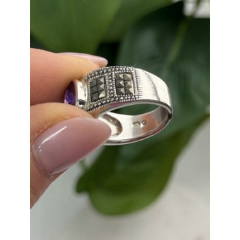 925 Sterling Silver Amethyst & Marcasite Ring Size 6.5