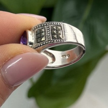 925 Sterling Silver Amethyst & Marcasite Ring Size 6.5