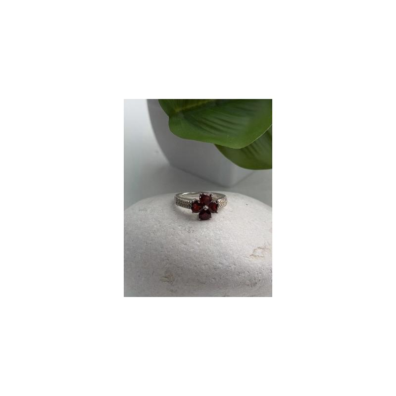 925 Sterling Silver Garnet Heart Flower Ring Size 7.5