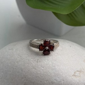 925 Sterling Silver Garnet Heart Flower Ring Size 7.5