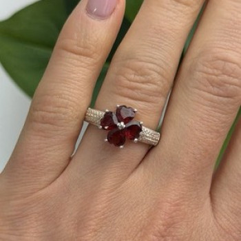 925 Sterling Silver Garnet Heart Flower Ring Size 7.5