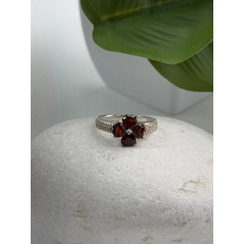 925 Sterling Silver Garnet Heart Flower Ring Size 7.5