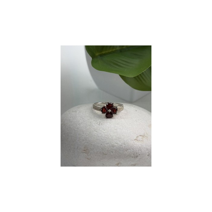 925 Sterling Silver Garnet Heart Flower Ring Size 7.5