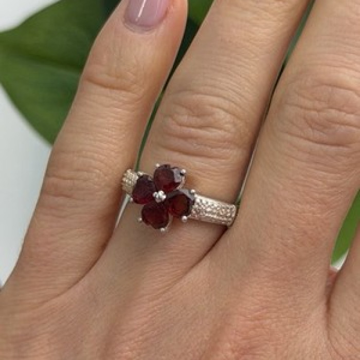 925 Sterling Silver Garnet Heart Flower Ring Size 7.5