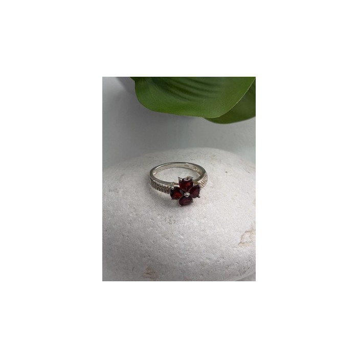 925 Sterling Silver Garnet Heart Flower Ring Size 7.5