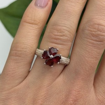 925 Sterling Silver Garnet Heart Flower Ring Size 7.5