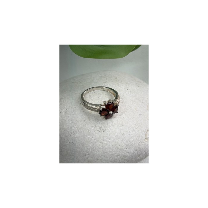 925 Sterling Silver Garnet Heart Flower Ring Size 7.5
