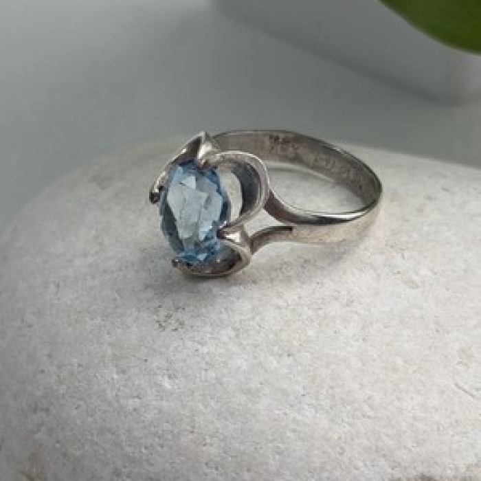 925 Sterling Silver Blue Topaz Ring Size 7.5