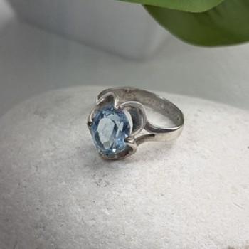 925 Sterling Silver Blue Topaz Ring Size 7.5