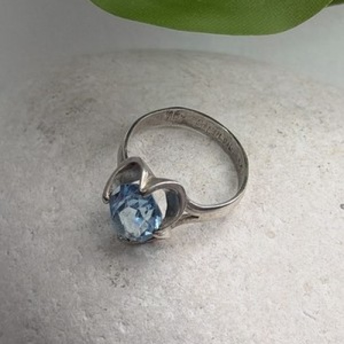 925 Sterling Silver Blue Topaz Ring Size 7.5