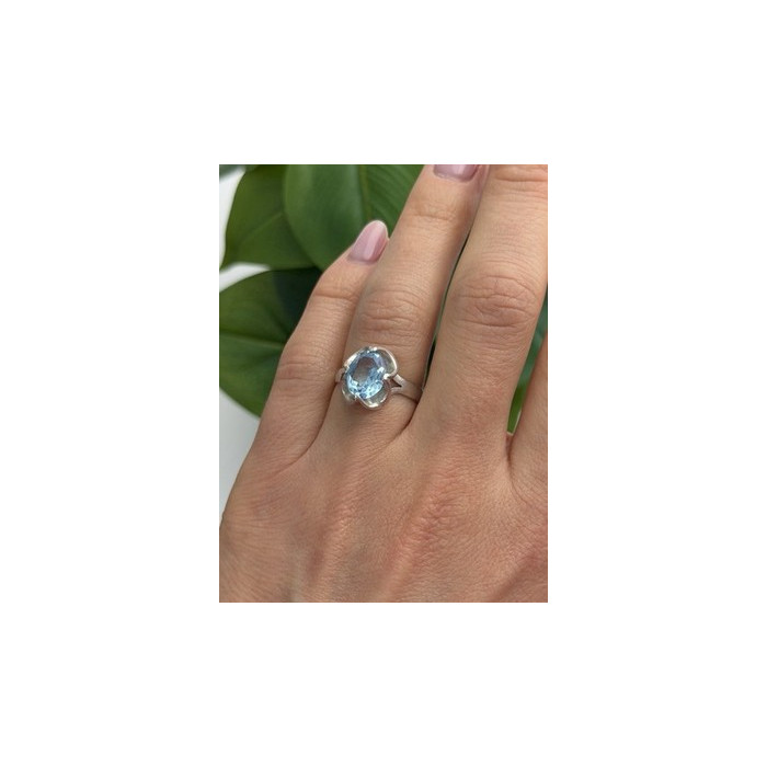 925 Sterling Silver Blue Topaz Ring Size 7.5