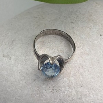 925 Sterling Silver Blue Topaz Ring Size 7.5