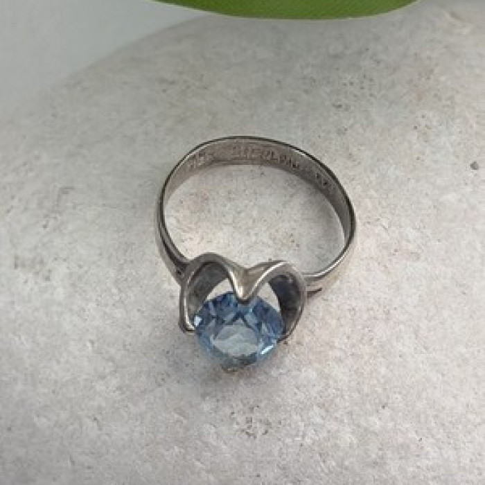 925 Sterling Silver Blue Topaz Ring Size 7.5
