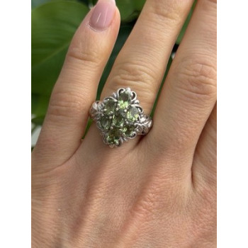 Elegant 925 Sterling Silver Peridot Ring Size 7