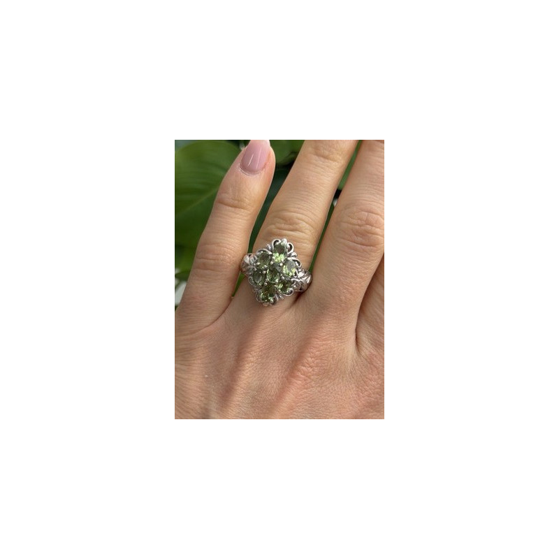 Elegant 925 Sterling Silver Peridot Ring Size 7