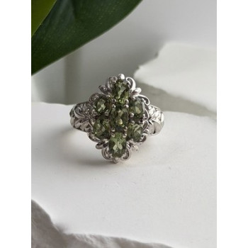 Elegant 925 Sterling Silver Peridot Ring Size 7
