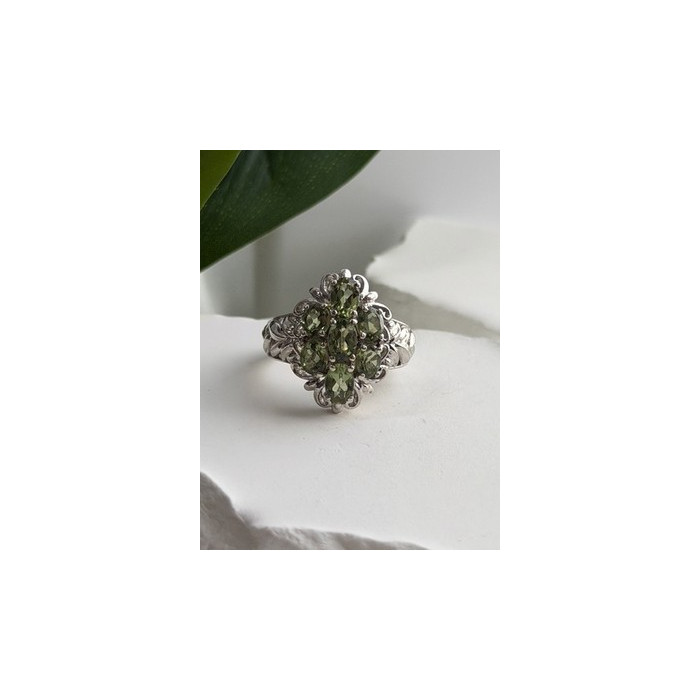 Elegant 925 Sterling Silver Peridot Ring Size 7