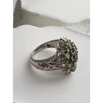 Elegant 925 Sterling Silver Peridot Ring Size 7