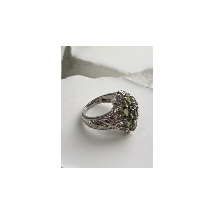 Elegant 925 Sterling Silver Peridot Ring Size 7