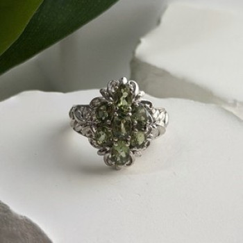 Elegant 925 Sterling Silver Peridot Ring Size 7