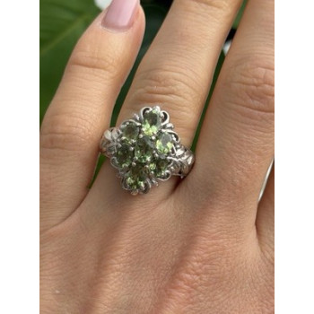 Elegant 925 Sterling Silver Peridot Ring Size 7