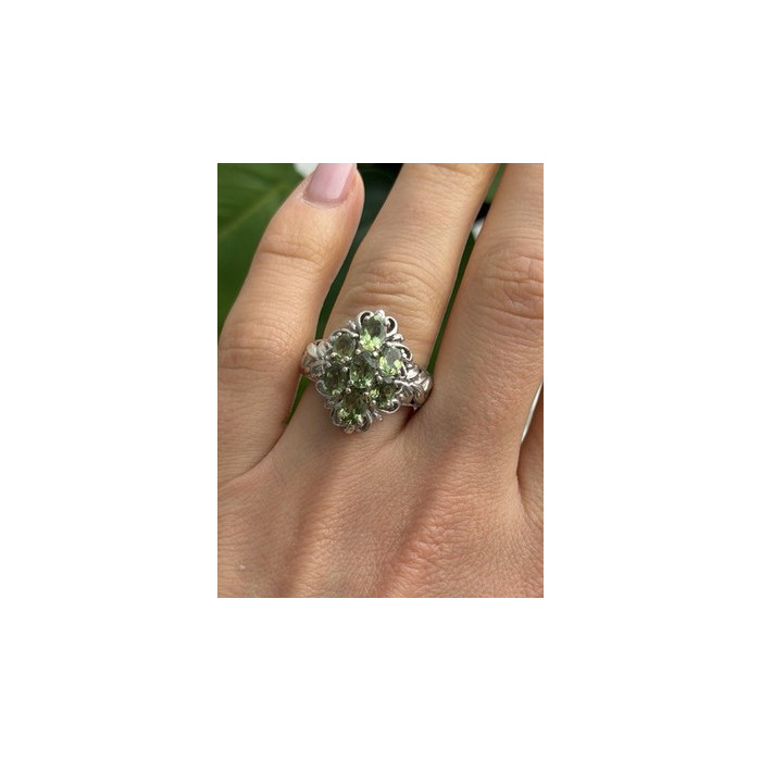 Elegant 925 Sterling Silver Peridot Ring Size 7