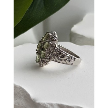 Elegant 925 Sterling Silver Peridot Ring Size 7