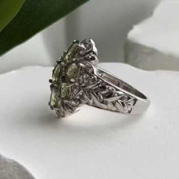 Elegant 925 Sterling Silver Peridot Ring Size 7