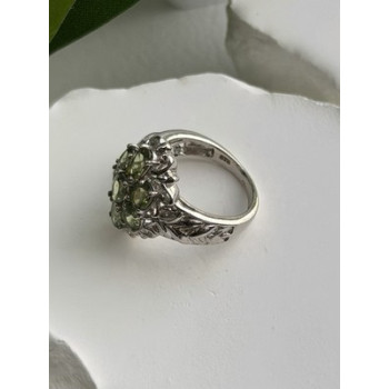 Elegant 925 Sterling Silver Peridot Ring Size 7