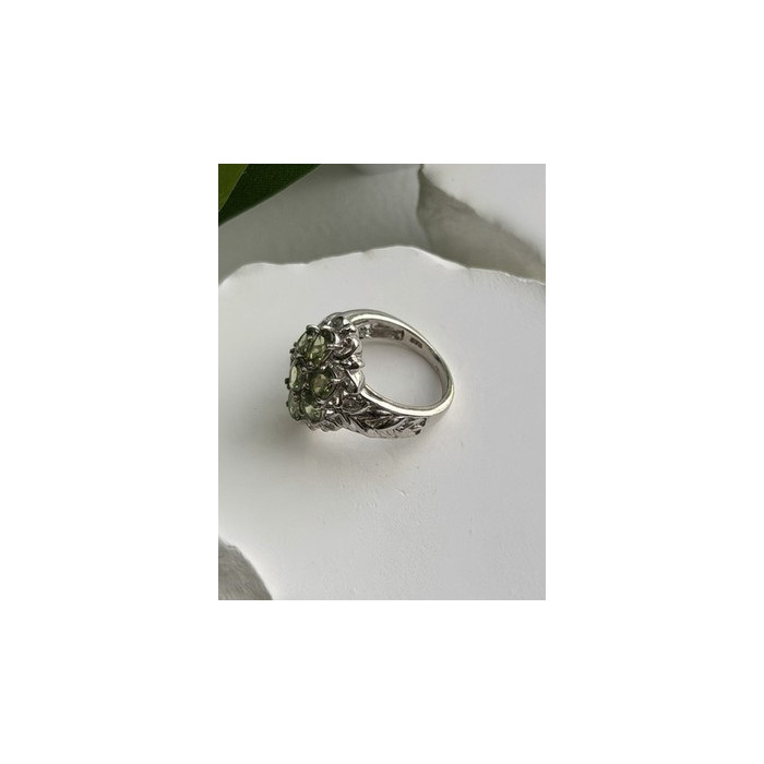 Elegant 925 Sterling Silver Peridot Ring Size 7
