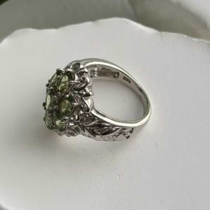 Elegant 925 Sterling Silver Peridot Ring Size 7