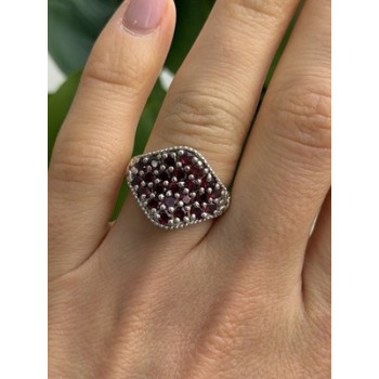 Beautiful 925 Sterling Silver Garnet Ring Size 7