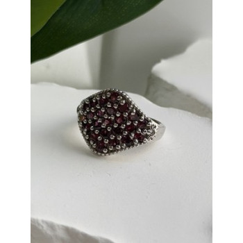Beautiful 925 Sterling Silver Garnet Ring Size 7