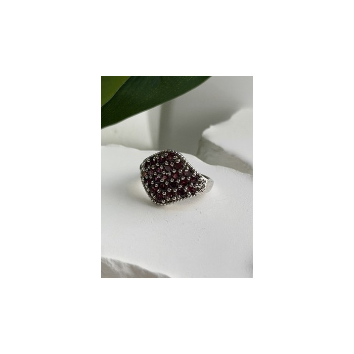 Beautiful 925 Sterling Silver Garnet Ring Size 7