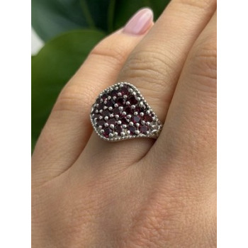 Beautiful 925 Sterling Silver Garnet Ring Size 7