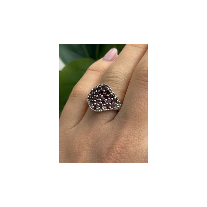 Beautiful 925 Sterling Silver Garnet Ring Size 7