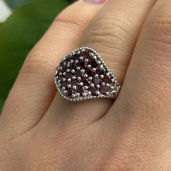 Beautiful 925 Sterling Silver Garnet Ring Size 7