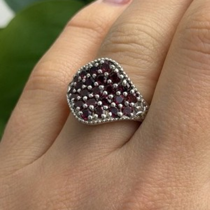 Beautiful 925 Sterling Silver Garnet Ring Size 7
