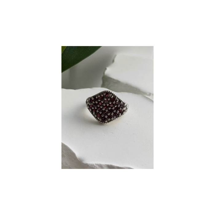 Beautiful 925 Sterling Silver Garnet Ring Size 7