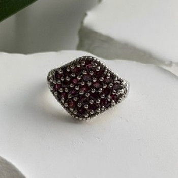 Beautiful 925 Sterling Silver Garnet Ring Size 7