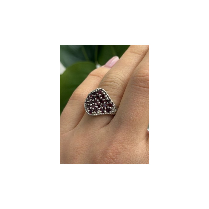 Beautiful 925 Sterling Silver Garnet Ring Size 7
